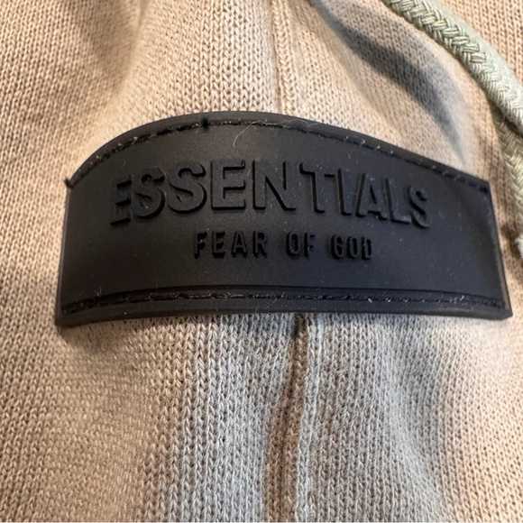 Fear of God Essentials Sweat Shorts Mens Medium Color Smoke NWT - Picture 3 of 10